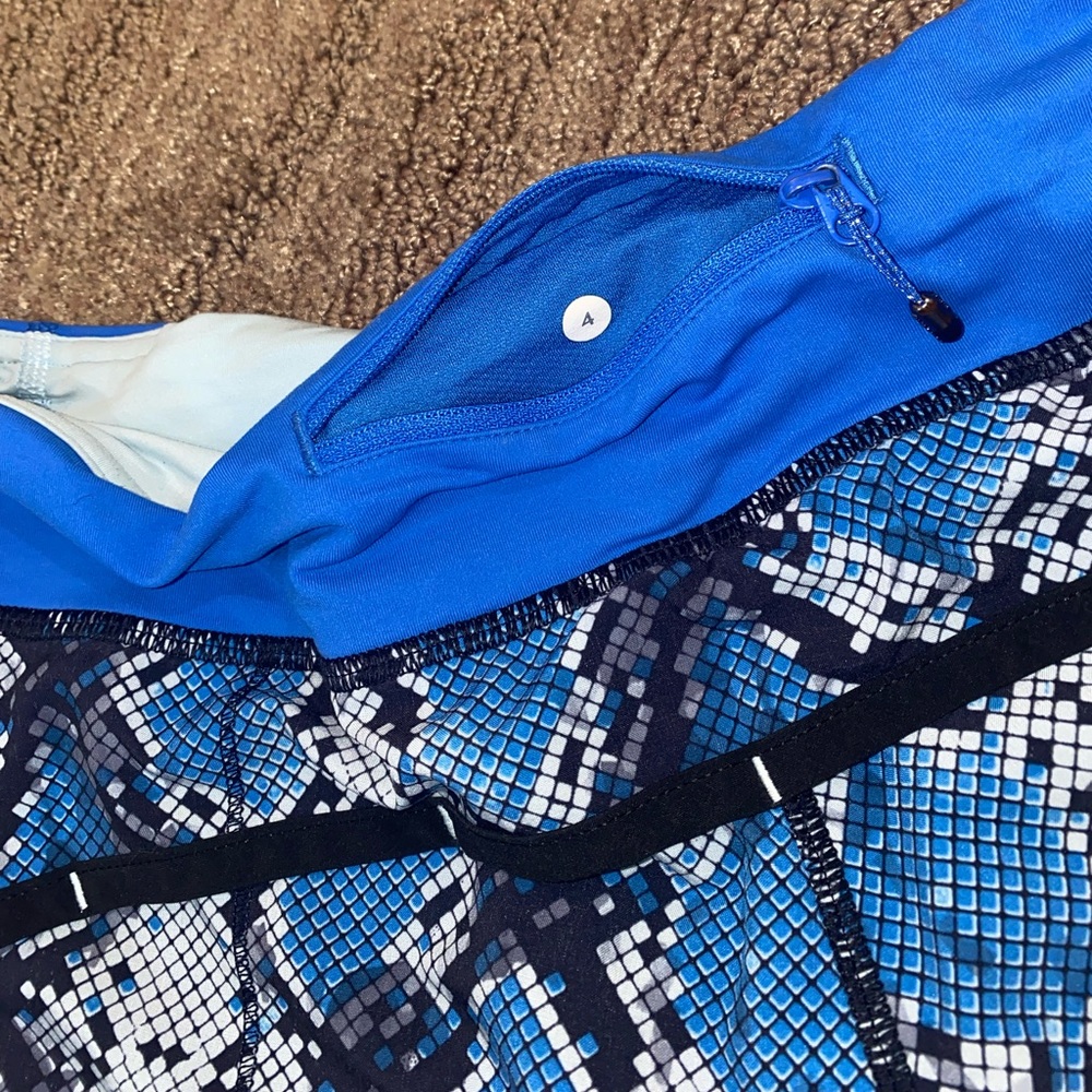 Lululemon Speed Up 2.5 shorts - Picture 3 of 3